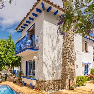https://blue-castle-malaga-29012.hotelsinnerja.org